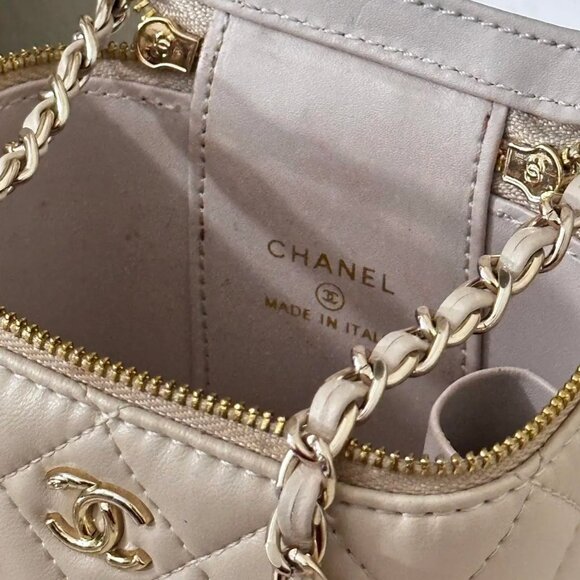 Chanel Handbag - Picture 3 of 5
